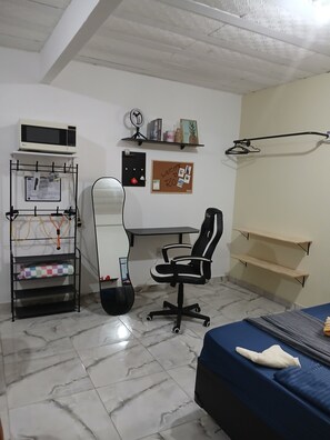 1 Schlafzimmer, Schreibtisch, WLAN, Bettwäsche