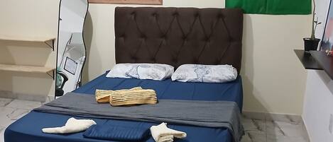 1 bedroom, desk, WiFi, bed sheets