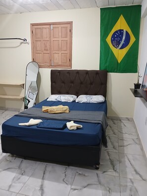 1 Schlafzimmer, Schreibtisch, WLAN, Bettwäsche