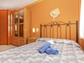 3 bedrooms, desk, iron/ironing board, WiFi - Santa Catalina by Interhome (Vinarós)