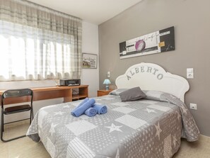 3 bedrooms, desk, iron/ironing board, WiFi