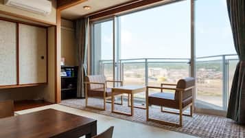 Family Room, Non Smoking | Desk, free WiFi