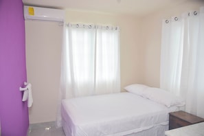 1 chambre, fer et planche Ă repasser, Wi-Fi gratuit, draps fournis