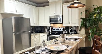 KING SUITE. 2BR/2Bath. Sleeps 6