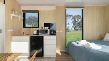 1 bedroom, bed sheets
