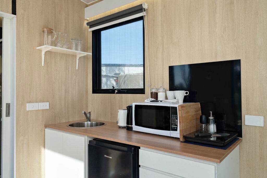 Kühlschrank, Mikrowelle, Herdplatte, Toaster