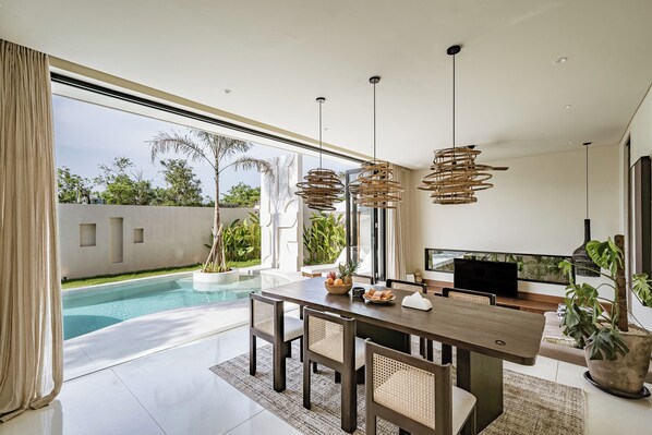 Luxury Villa, Pool View | Dining room