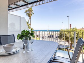 屋外ダイニングエリア