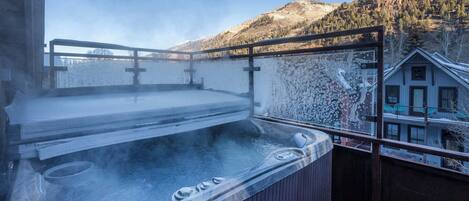 Tina de hidromasaje al aire libre