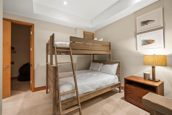 4 Schlafzimmer, Bügeleisen/Bügelbrett, WLAN, Bettwäsche