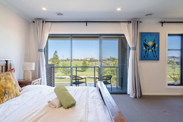 6 habitaciones, escritorio, tabla de planchar con plancha y wifi 