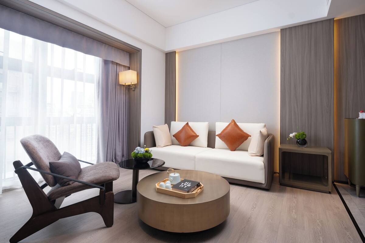 Habitación Premier | 1 habitación, caja de seguridad en la habitación y escritorio