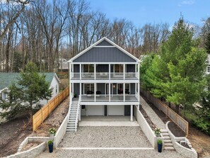 المنشأة من الخارج