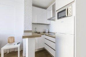Fridge, microwave, coffee/tea maker, electric kettle