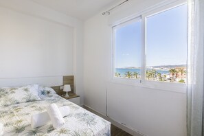 1 soverom, strykejern/-brett og sengetøy