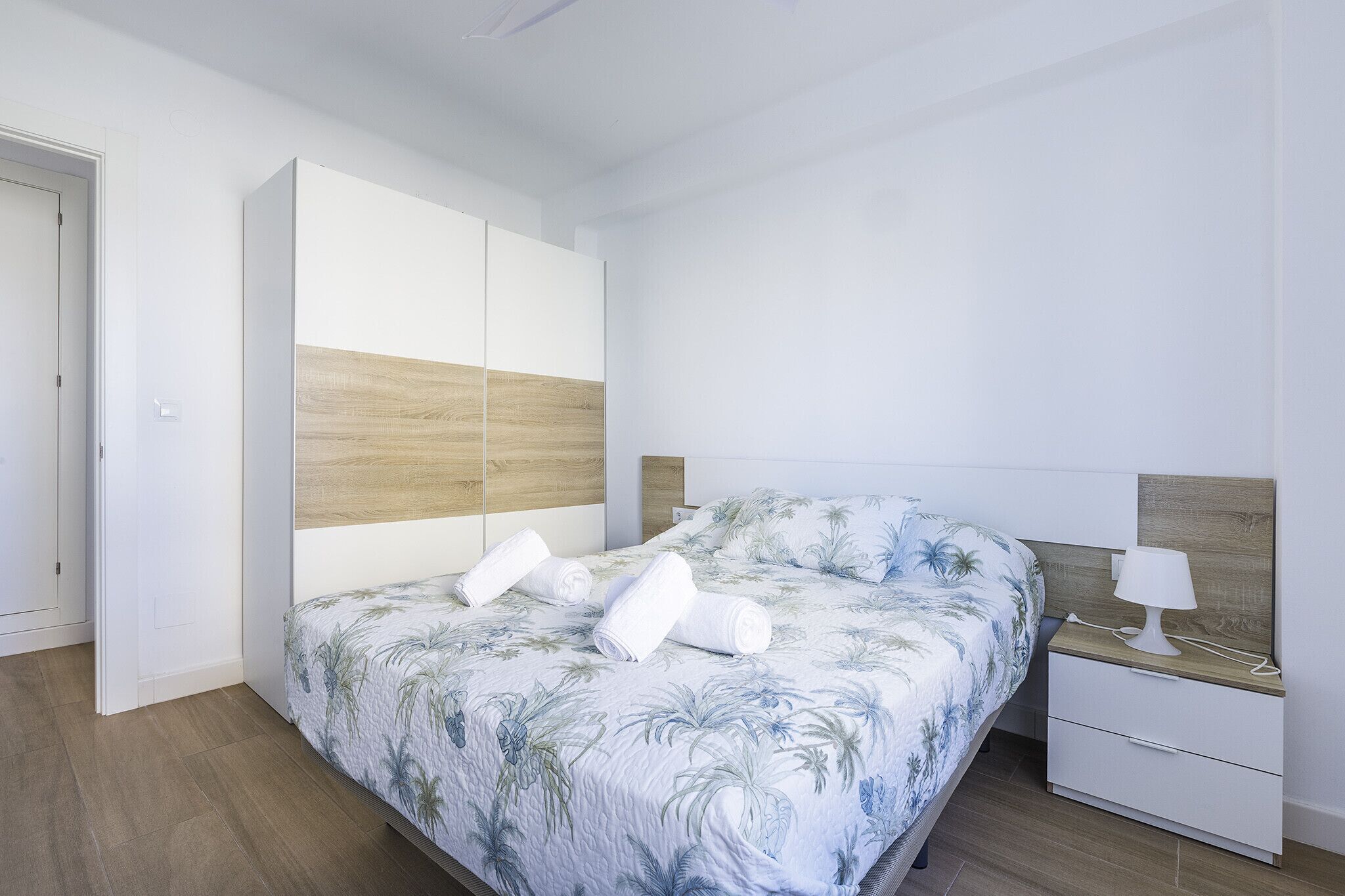 1 chambre, fer et planche à repasser, draps fournis