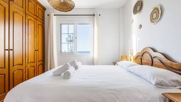 2 chambres, fer et planche à repasser, accès au Wi-Fi (inclus)
