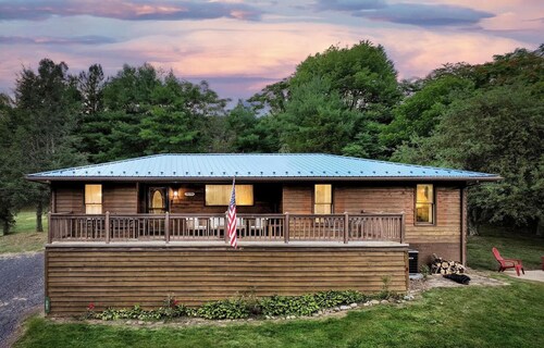 Mountain Cabin w Hot Tub, Deck, Grill & Fire Pit