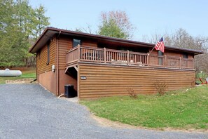 Exterior - Mountain Cabin w Hot Tub, Deck, Grill & Fire Pit (Stanley)