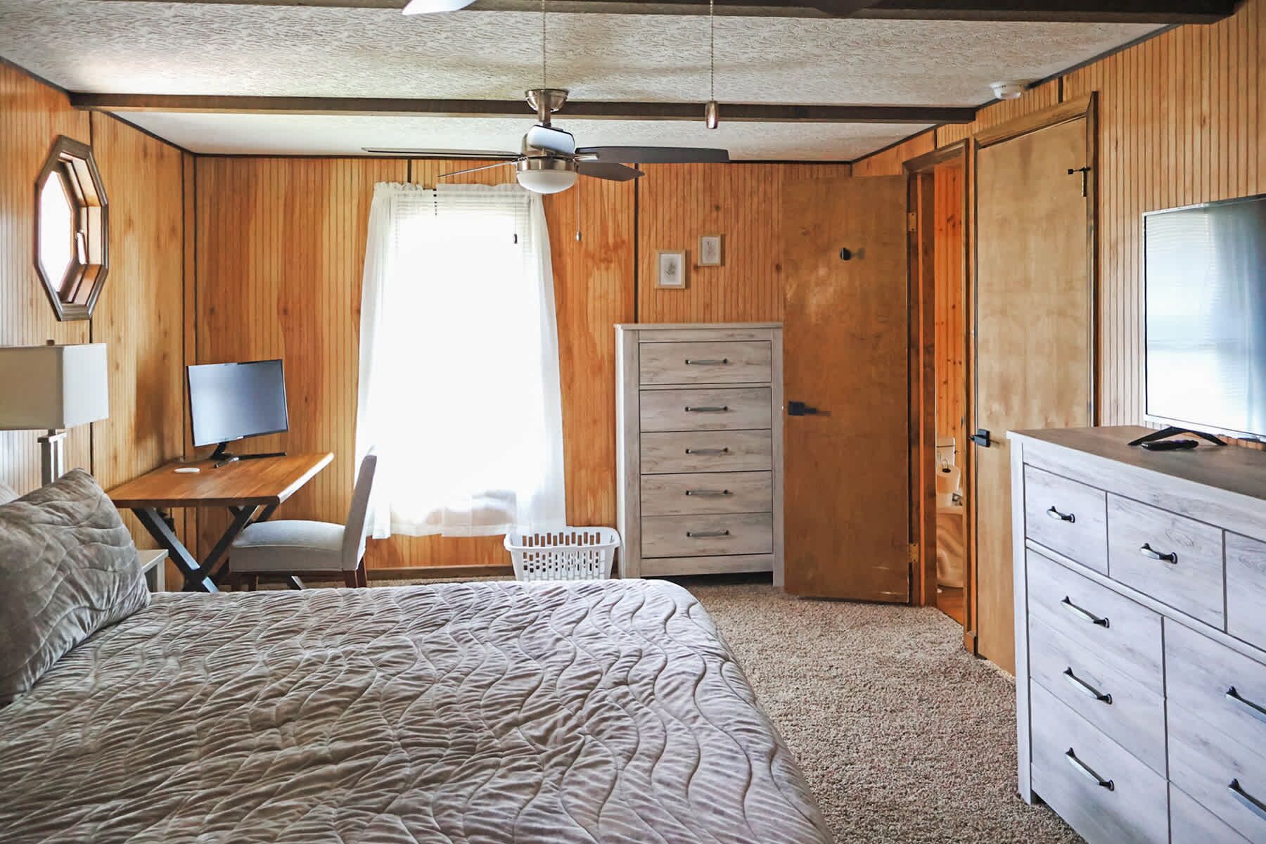 3 chambres, fer et planche à repasser, Wi-Fi, draps fournis