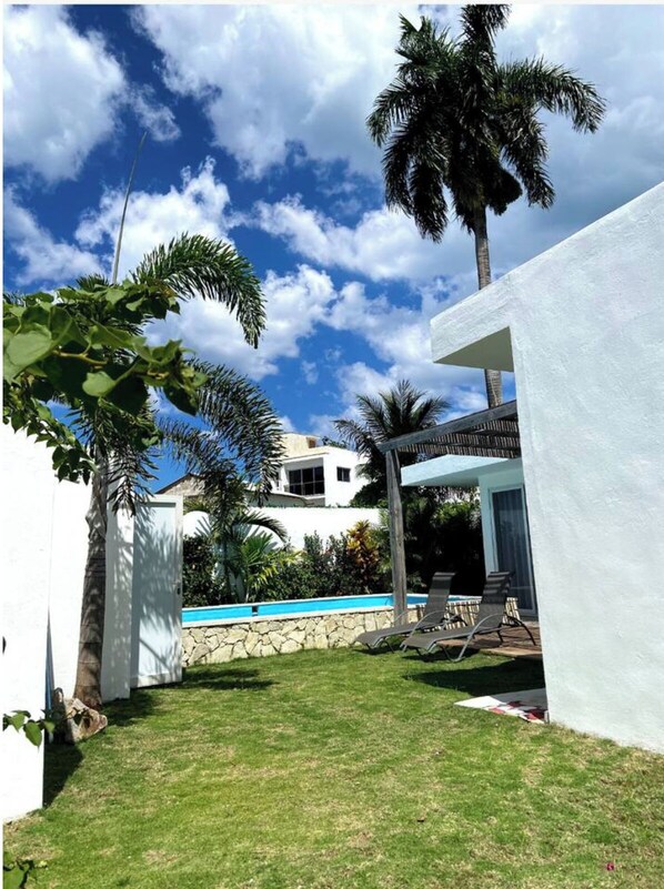 المنطقة المحيطة بالمنشأة