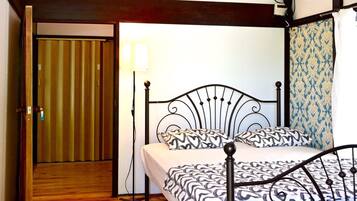 3 bedrooms, desk, iron/ironing board, free WiFi