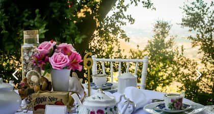 Stunning Rose & Avocado Farm in
Southern California Breakfast & Afternoon Tea