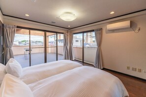 3 bedrooms, desk, iron/ironing board, free WiFi