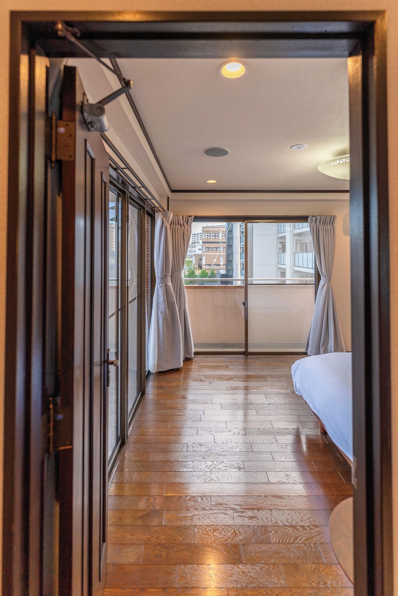 3 habitaciones, escritorio, tabla de planchar con plancha y wifi gratis 