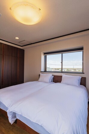 3 habitaciones, escritorio, tabla de planchar con plancha y wifi gratis
