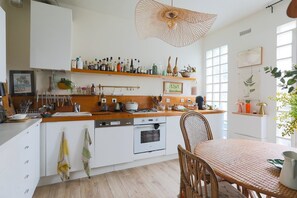 Refrigerador, microondas, horno, lavavajillas