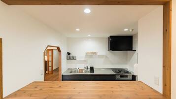 Fridge, microwave, stovetop, cookware/dishes/utensils