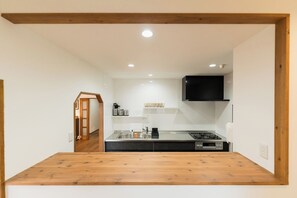 冰箱、微波炉、炉灶、厨具/餐具
