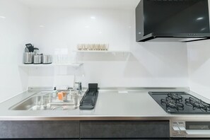 Fridge, microwave, stovetop, cookware/dishes/utensils