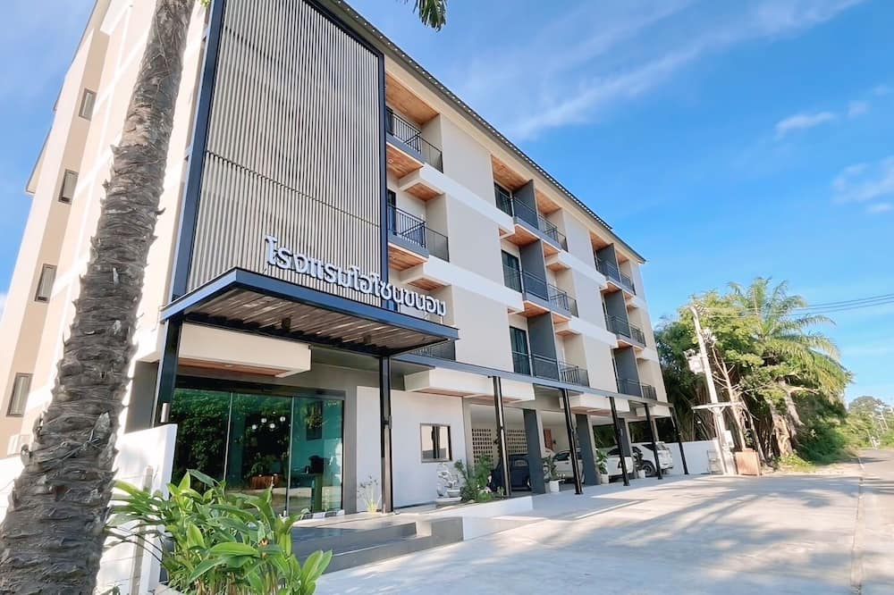 Ozone hotel khhanom