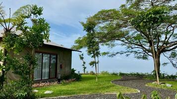 Quarto família | Vista para o jardim