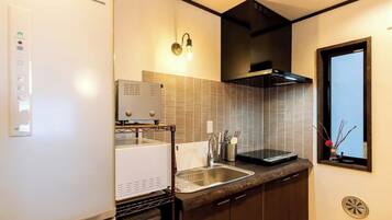 Fridge, microwave, stovetop, cookware/dishes/utensils