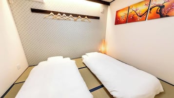 2 bedrooms, desk, free WiFi, bed sheets