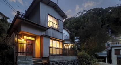 A retro renovated house where you can relax in a q / Atami Shizuoka