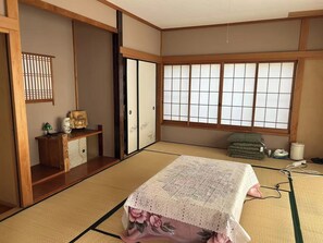 8 chambres, bureau, Wi-Fi gratuit, draps fournis