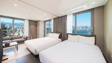 Oceanlake View Coner Suite | Ropa de cama hipoalergénica, cortinas blackout y insonorización