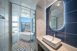 Oceanlake View Coner Suite | Bathroom | Hair dryer, slippers, towels, soap