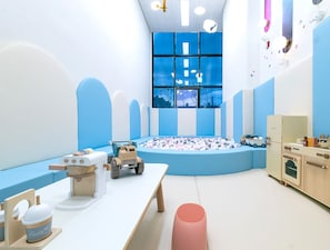 Zona de jocs infantil: coberta