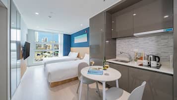 1 bedroom, bed sheets