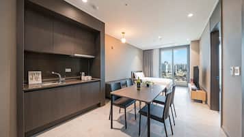 City View Deluxe Family Suite | Living area