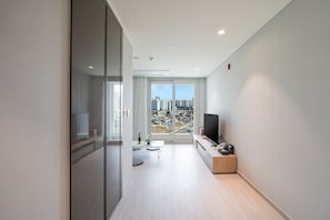 1 bedroom, bed sheets