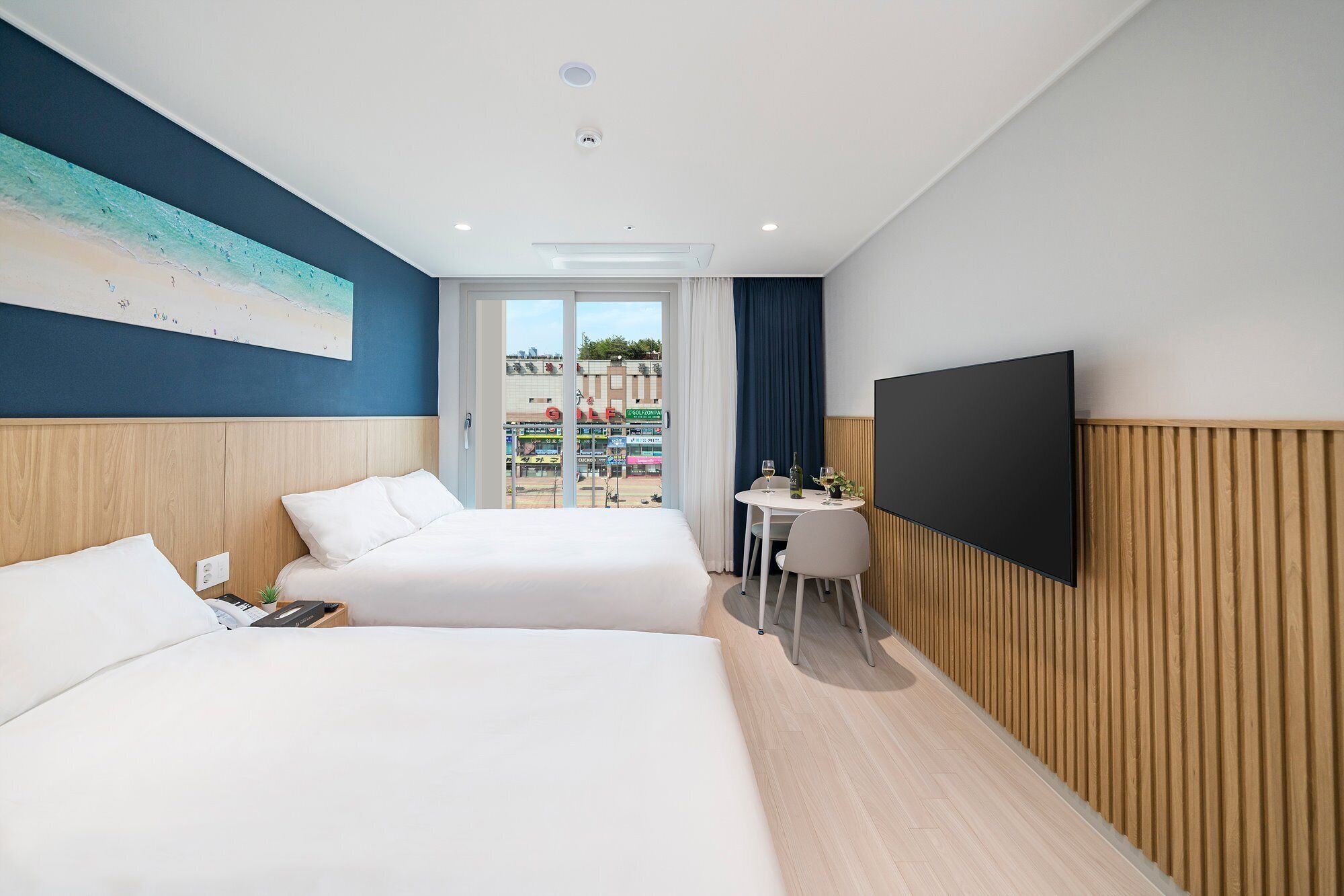 Hypo-allergenic bedding, blackout curtains, soundproofing, free WiFi