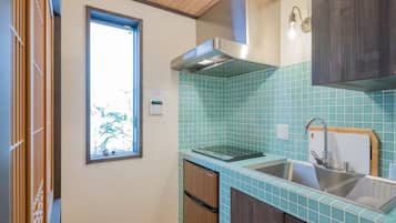 Fridge, microwave, stovetop, cookware/dishes/utensils