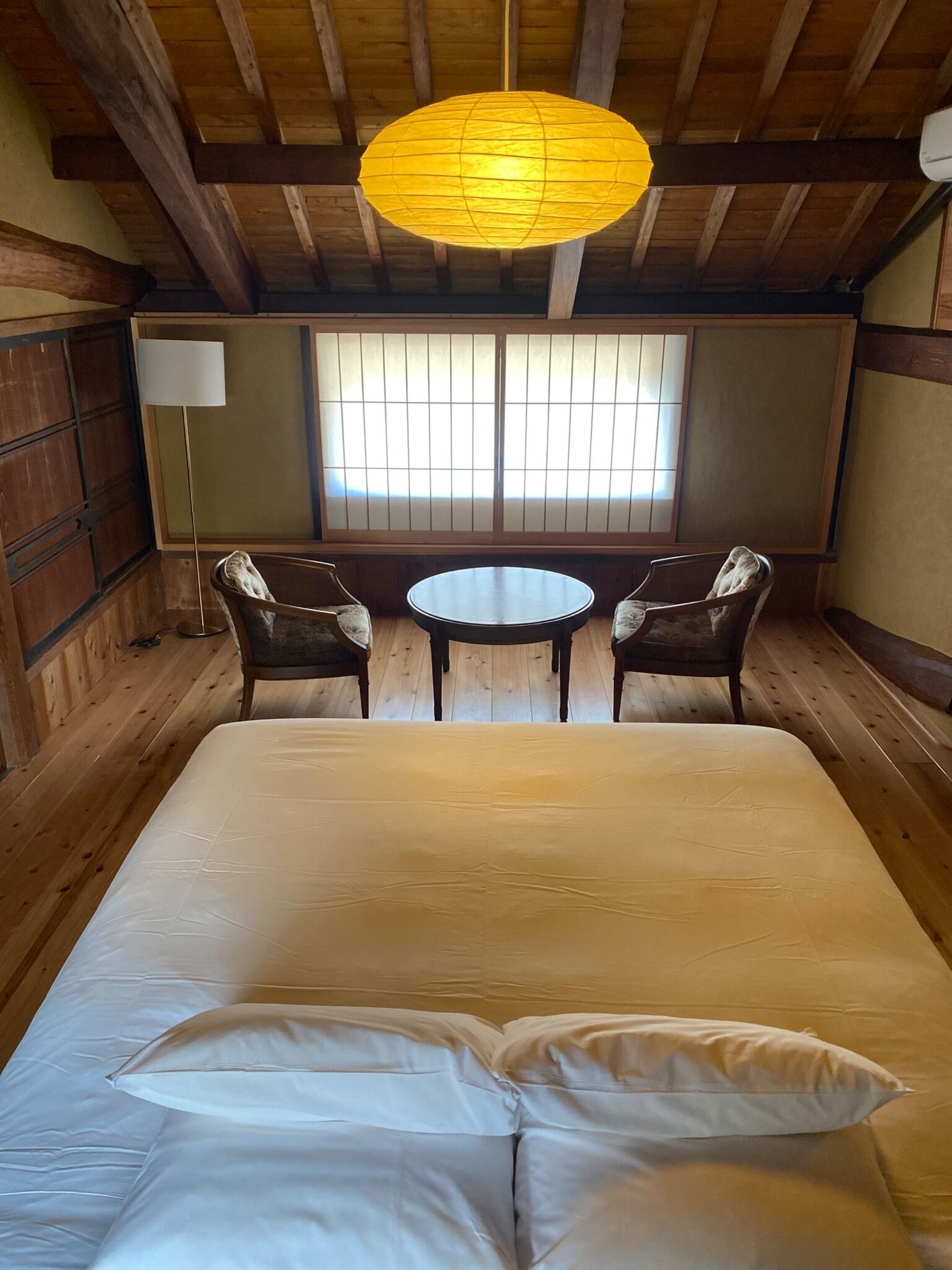 6 室のベッドルーム、アイロン / アイロン台、WiFi (無料)、ベッドシーツ