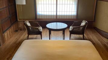 6 bedrooms, iron/ironing board, free WiFi, bed sheets